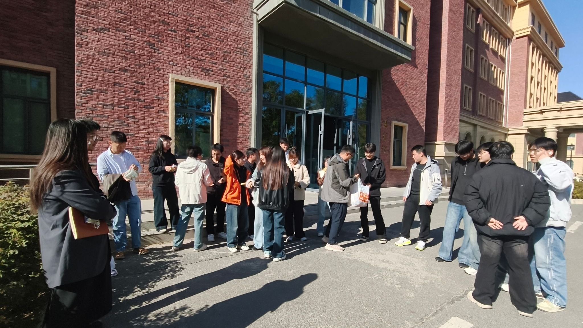 关切备考需求，加强报考指导——计算机与人工智能学院走访慰问考...
