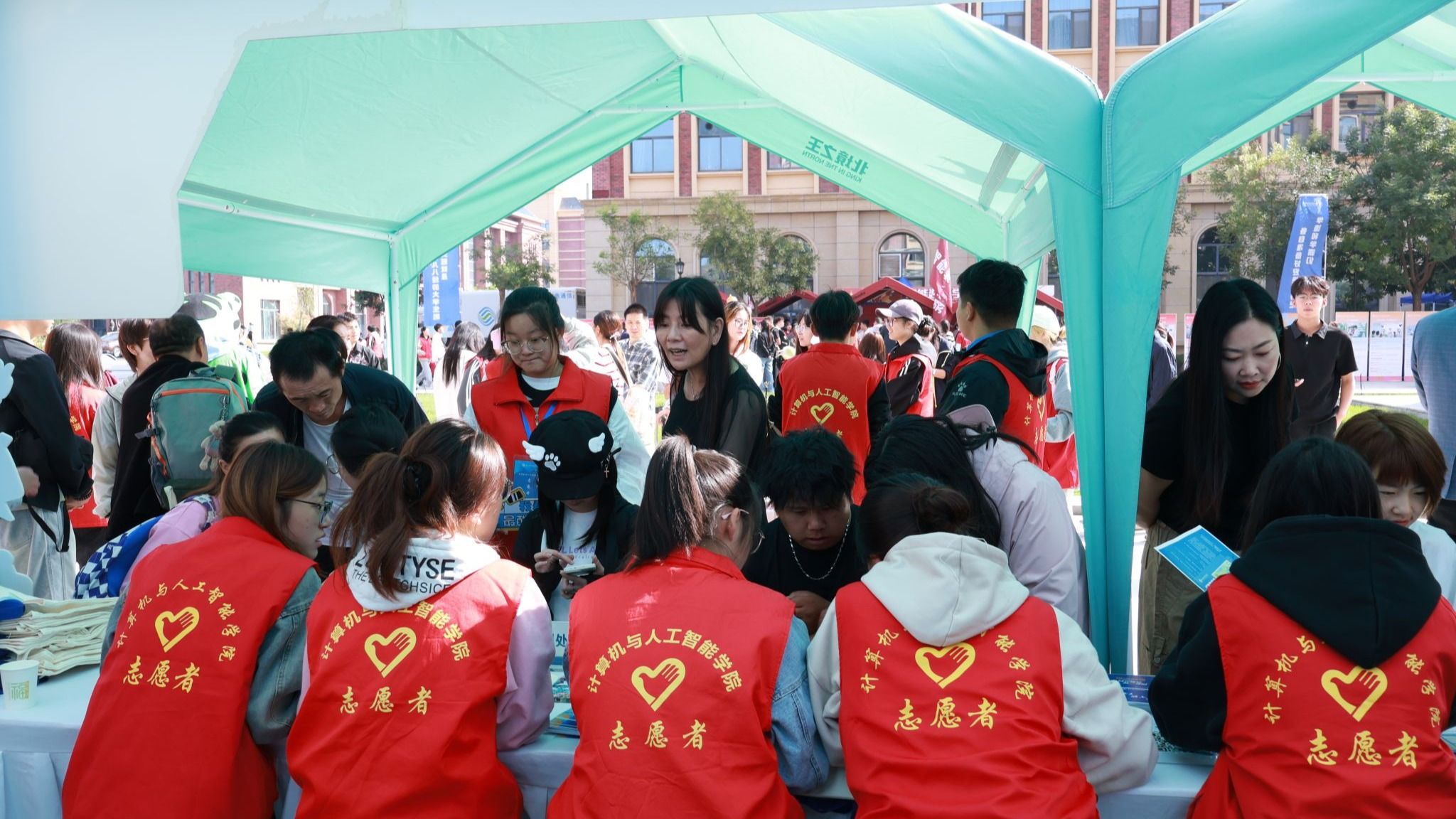 践初心送温暖，筑新途启华章  ——计算机与人工智能学院圆满完成迎新工作