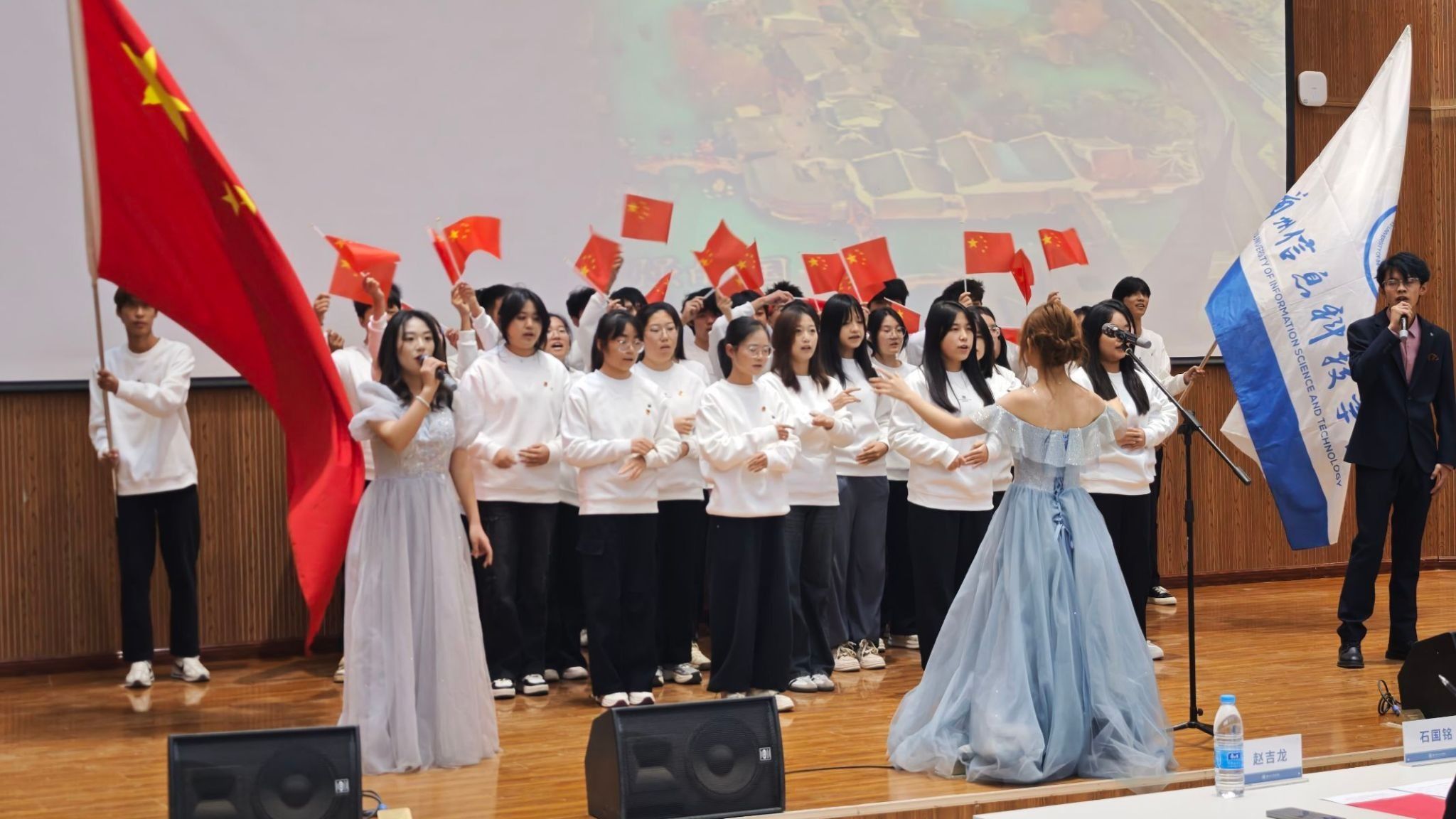 歌声嘹亮展风采，青春逐梦谱华章——计算机与人工智能学院班级合唱比赛圆满落幕