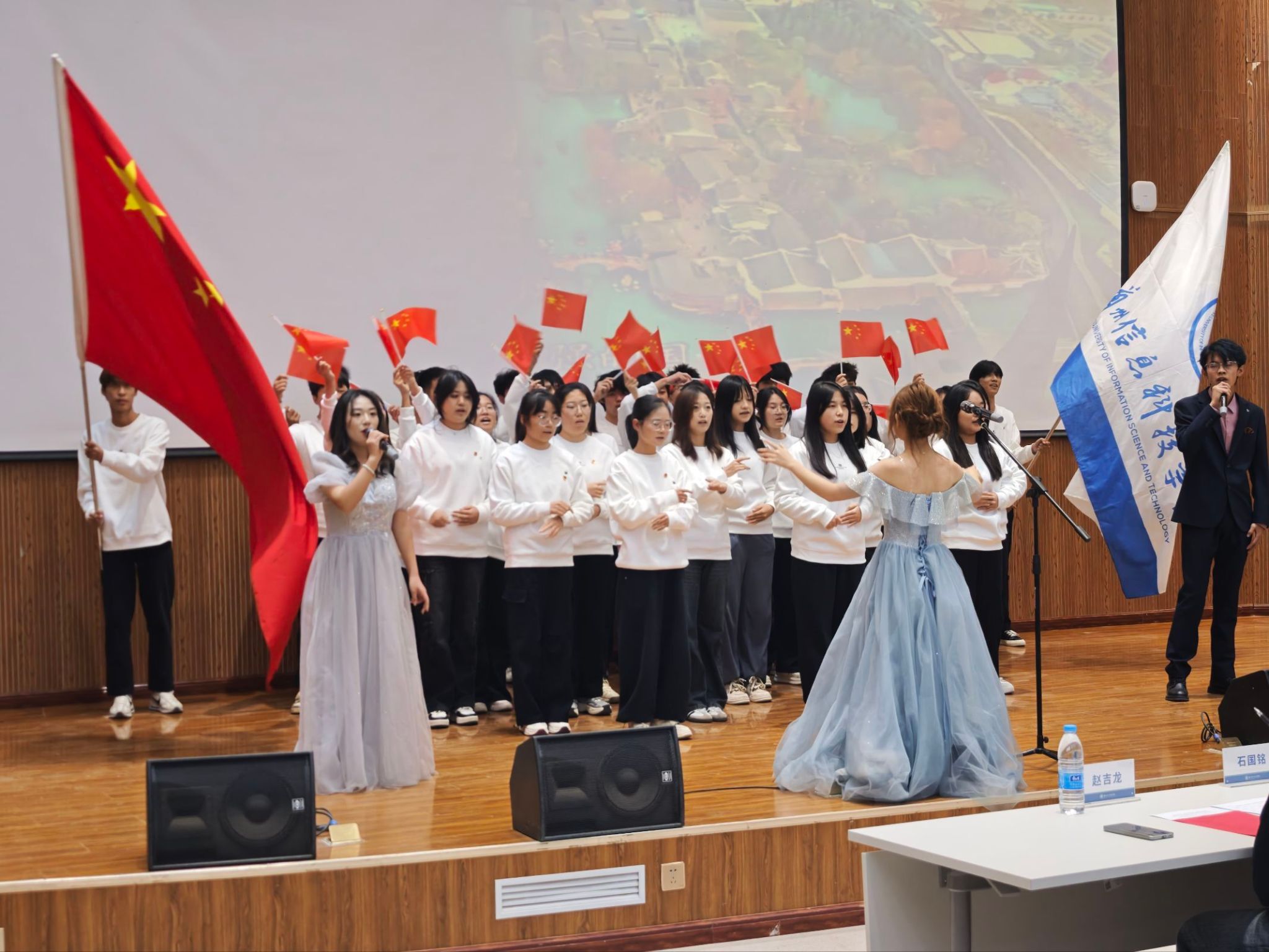 歌声嘹亮展风采，青春逐梦谱华章——计算机与人工智能学院班级合唱比赛圆满落幕